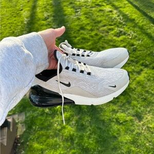 Women’s 8 Nike Air Max 270s grey/black